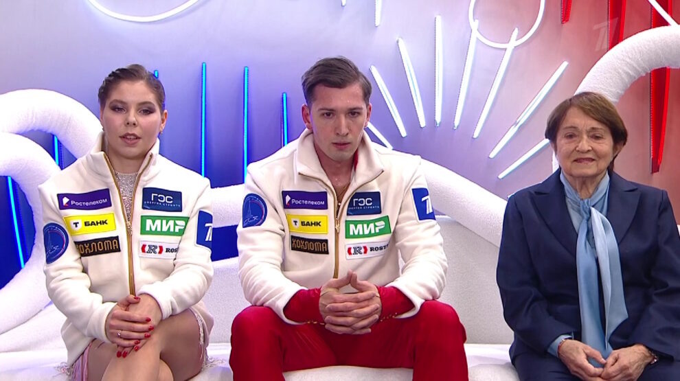    Анастасия Мишина и Александр Галлямов в кисс энд край. Фото: стоп-кадр прямого эфира «Первого канала»