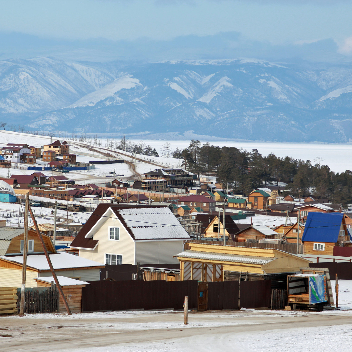 Самый крупный посёлок острова Ольхон - Хужир