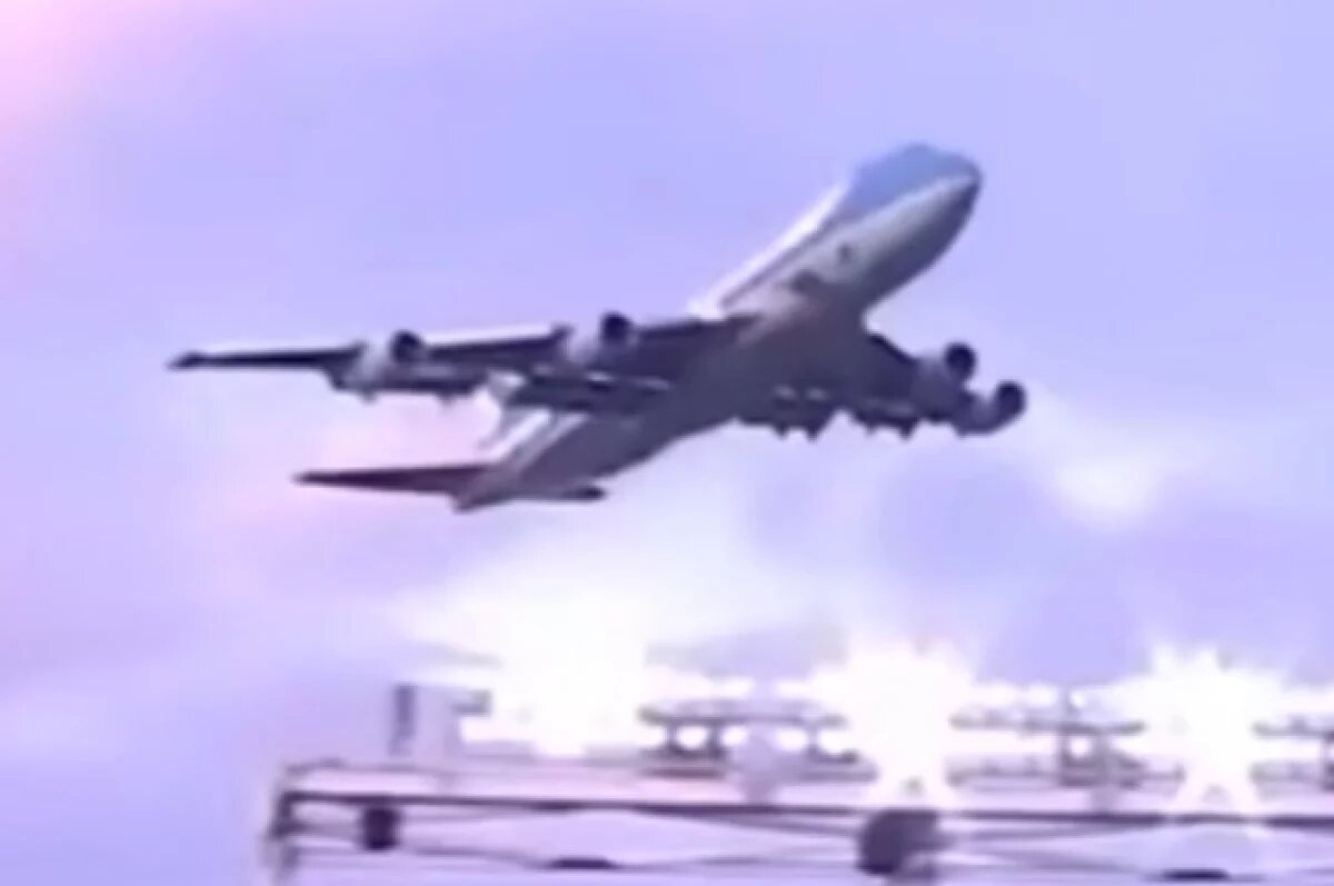    Самолёт Трампа пролетел низко над стадионом во время матча в Мэрилэнде