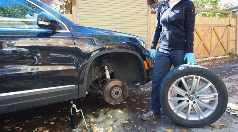 Когда нужно поменять летнюю резину на зимнюю в Москве и других крупных городах России в 2025 году?