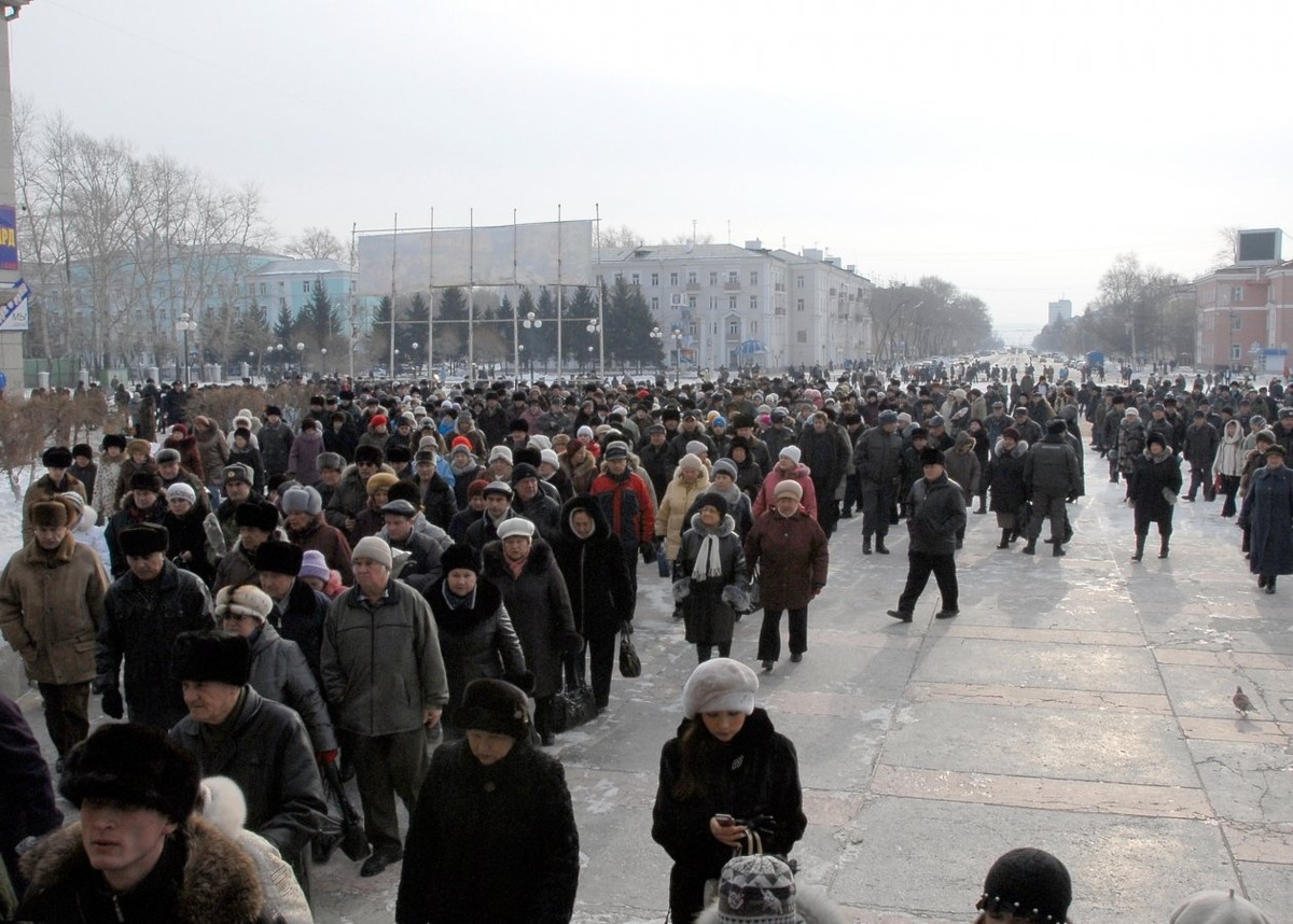 Похороны погибших в АПЛ "Нерпа", Комсомольск-на-Амуре, 2008 год 
Фото: Сергей Плотников
