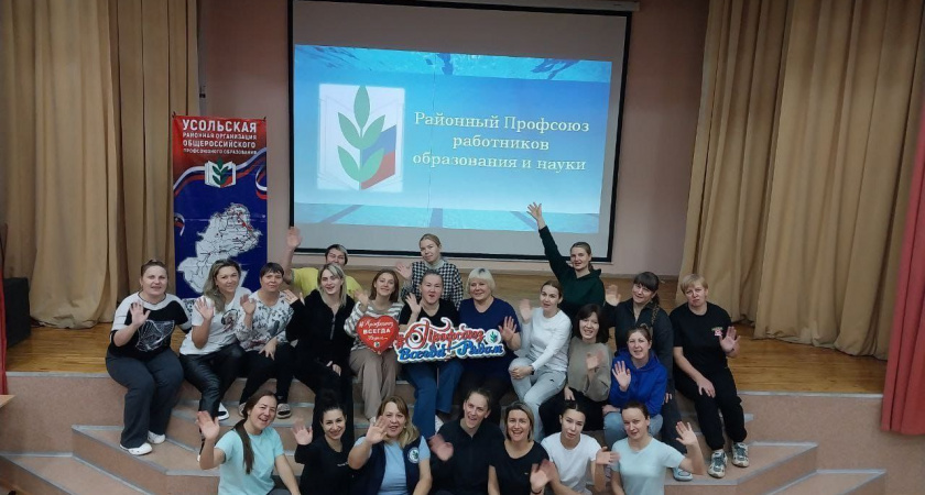    Педагоги Усольского района открыли Спартакиаду заплывом в бассейне