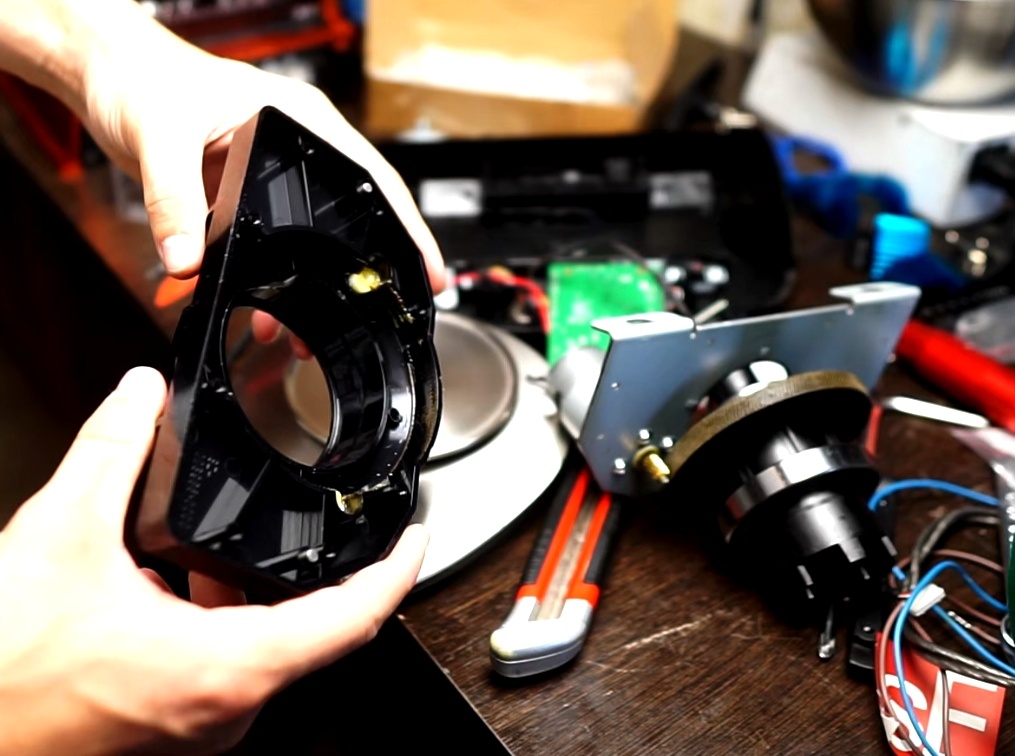 Треснутая рама