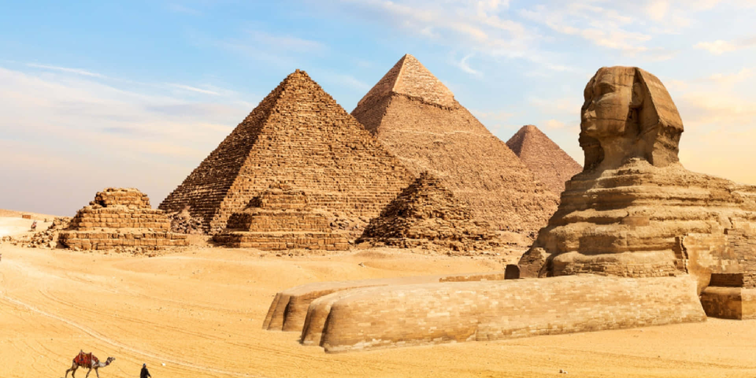 Демократические развлечения возле пирамид