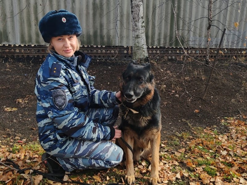 Товарищу прапорщику полиции тоже 15 000 рублей, если не имеет дисциплинарных взысканий.