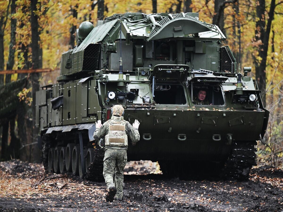    Боевое дежурство экипажа зенитного ракетного комплекса "Тор-М2" группировки войск "Центр" на Красноармейском направлении в зоне СВО© РИА Новости / Станислав Красильников
