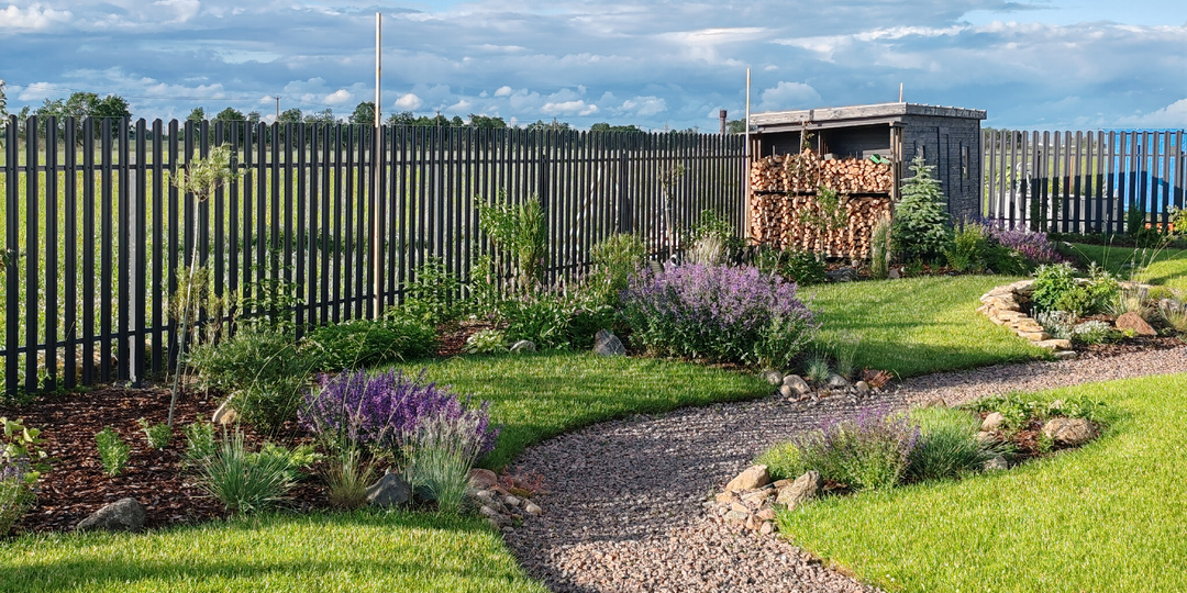 Садовые дорожки из щебня.