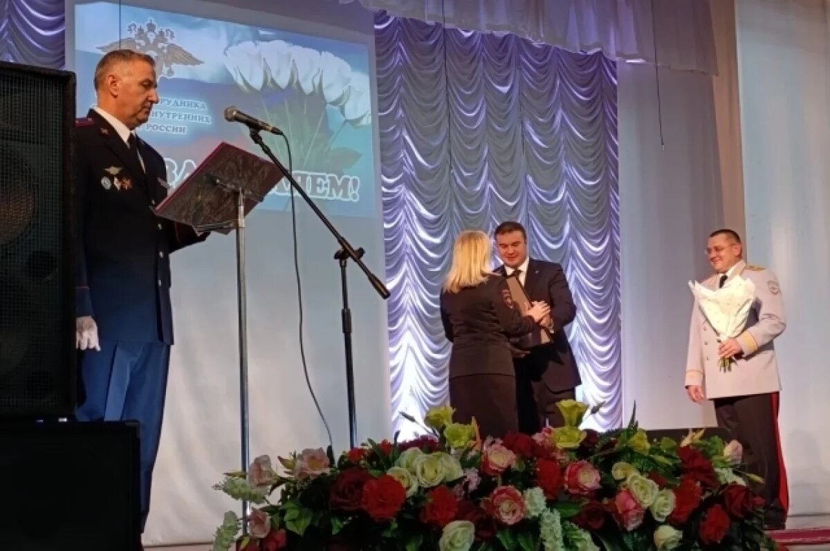    Хоценко поздравил омских полицейских с профессиональным праздником