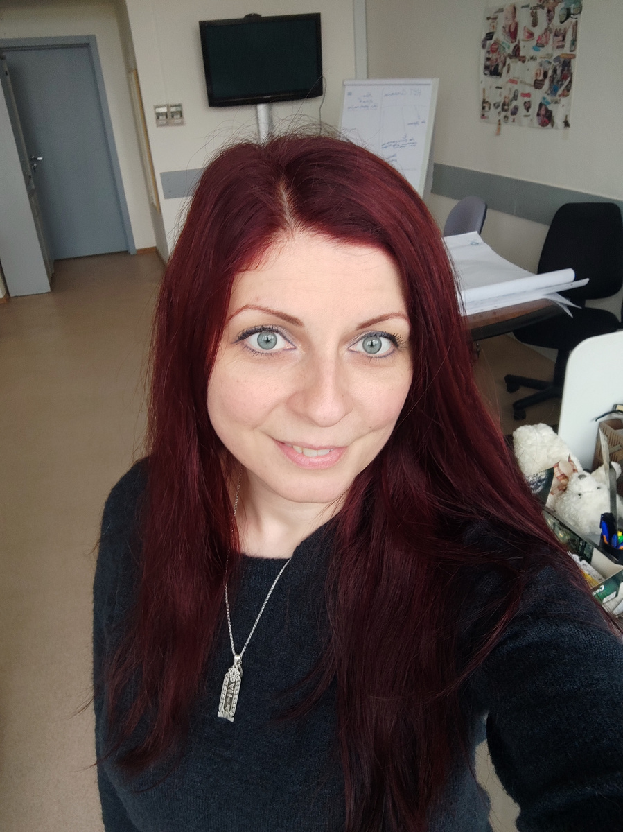 Меня зовут Настя (Atenais), и в проекте «Дикий Код» я проверяю, можно ли в одиночку сделать анимацию с помощью нейросетей.