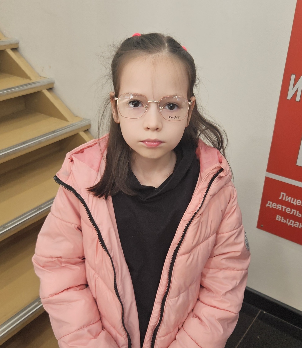 Очень серьёзная Лера)