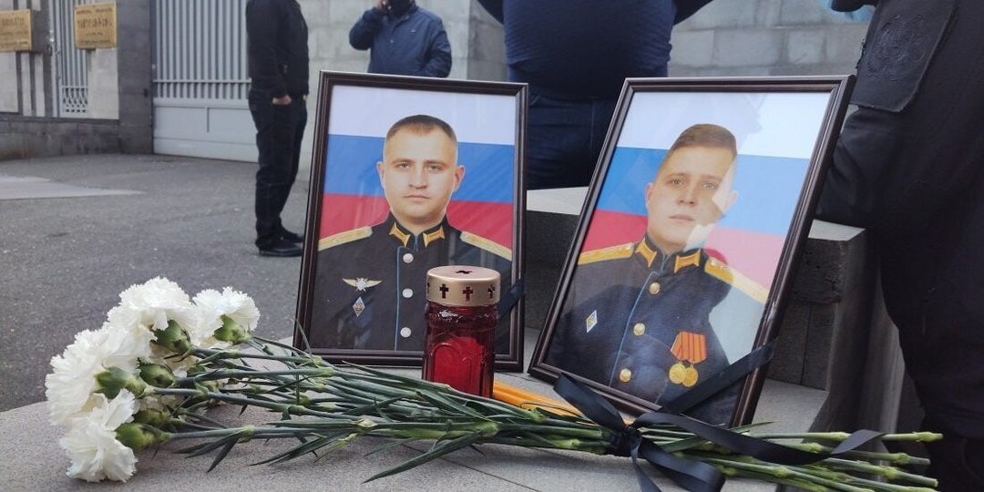 «Их убили — и забыли»: Россия не огорчает Алиева напоминанием об убийстве русских офицеров