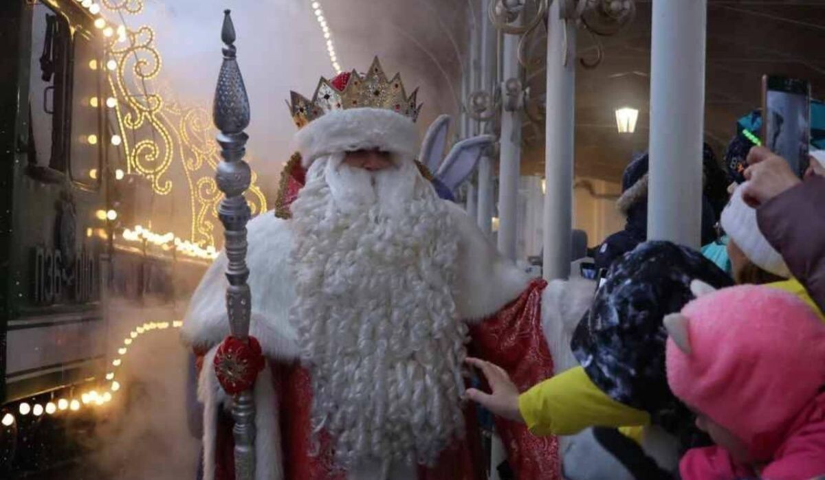     Дед Мороз. Источник: spb.kp.ru Автор фото: Вероника Овсянникова