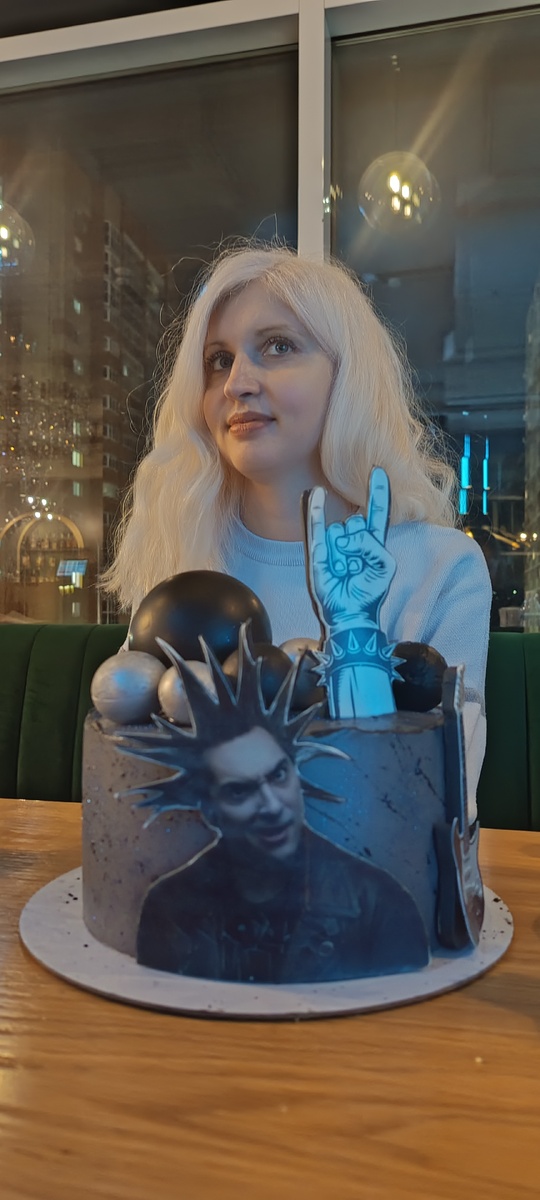 Торт на прошлый день рождения от подруги кондитера