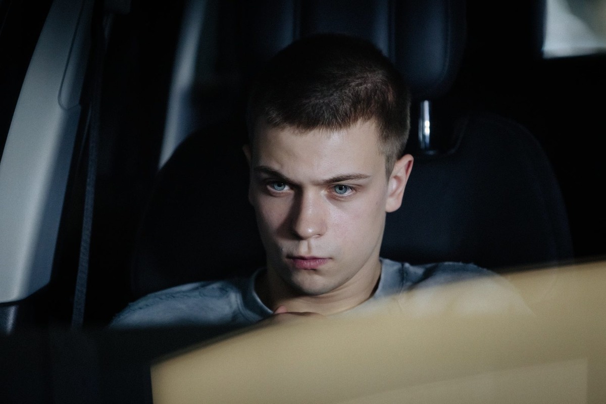 Фильм Огненный мальчик 2025 - Сюжет и рецензия, Новинки кино, фильмы про сложные отношения родителей и детей