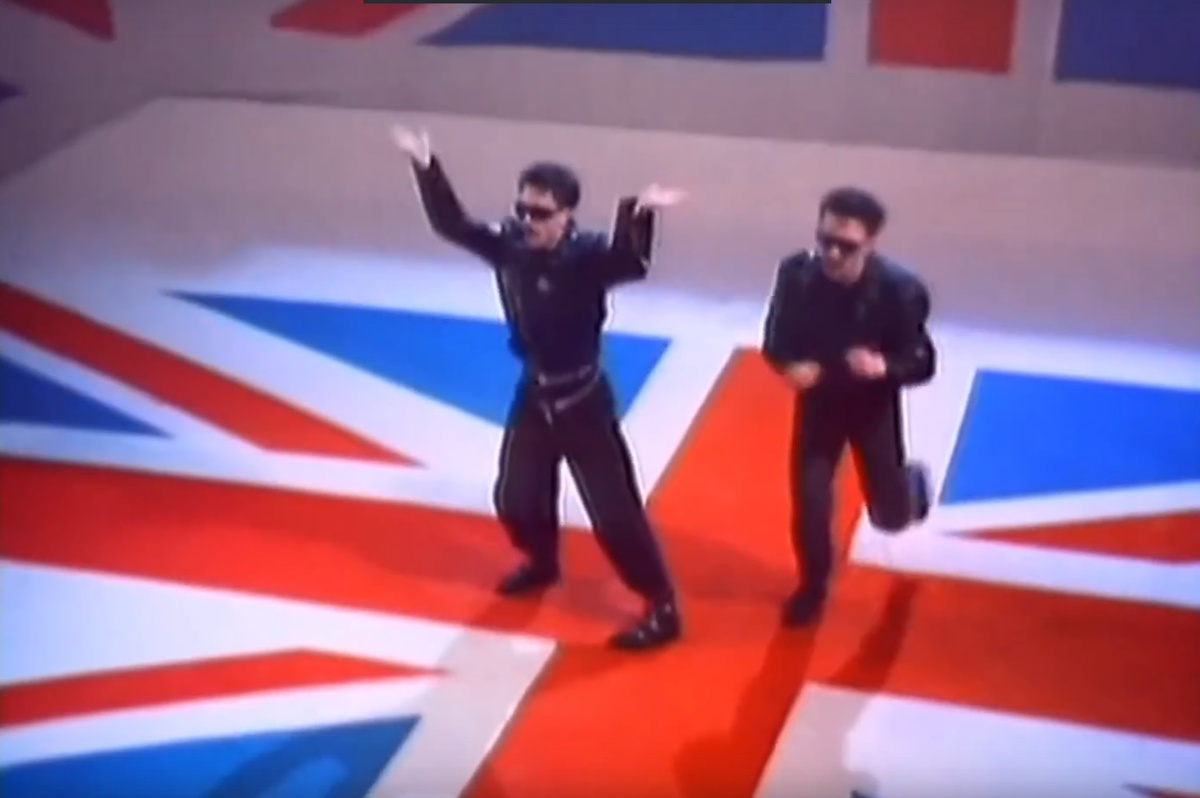 Полный ход, и снова волны уплывают вдаль за кормой...