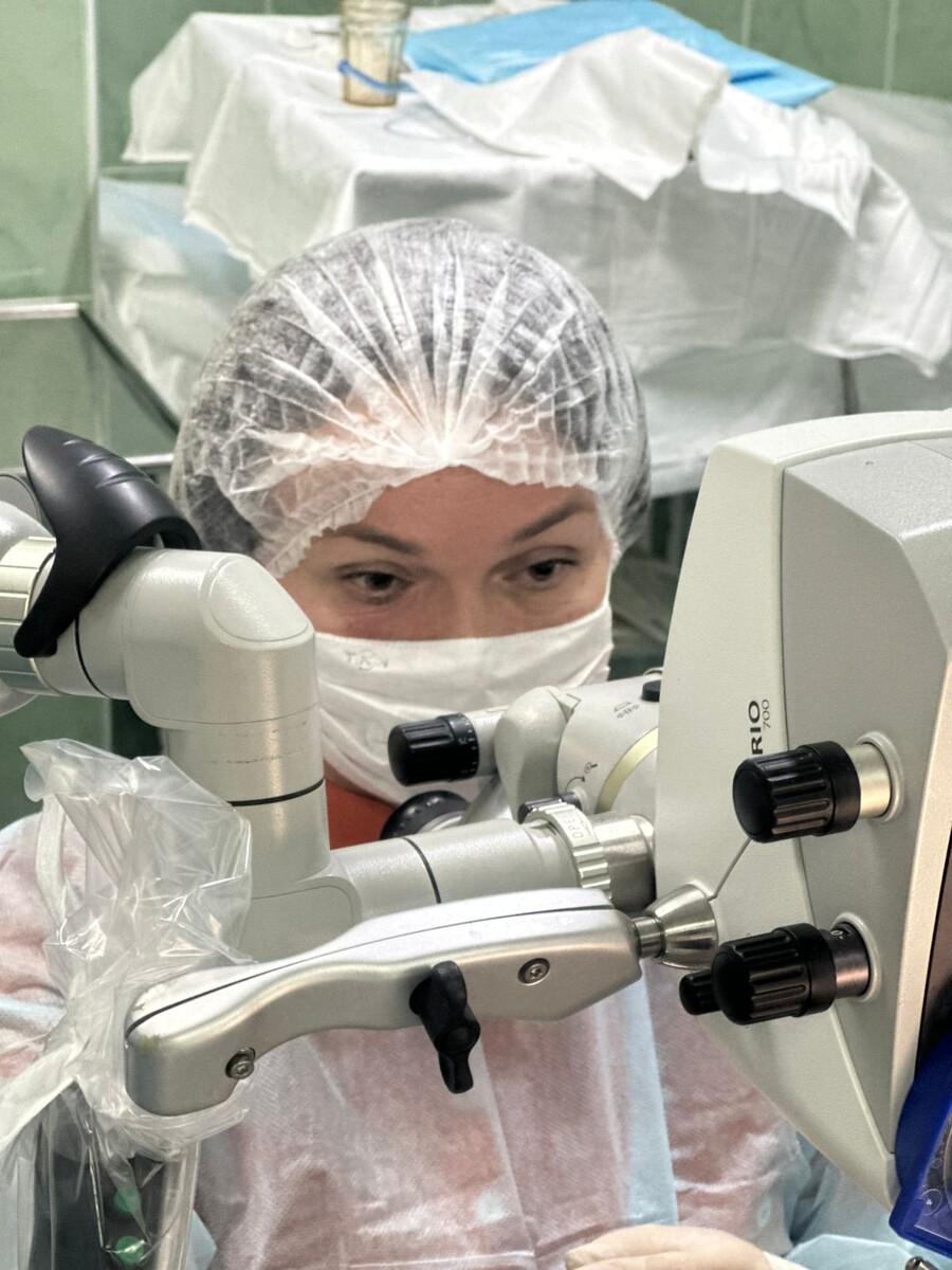 Профессор Захарова оперирует месячную девочку из города Грозный.