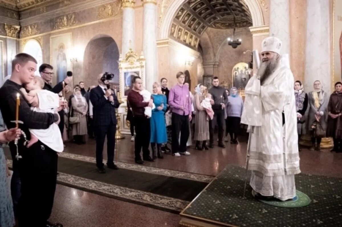    Шестерых младенцев крестил митрополит Георгий в нижегородском соборе