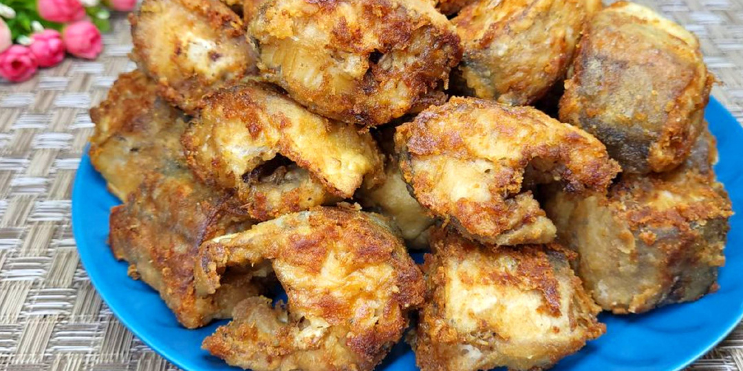 Вот как я готовлю минтай! Едят даже те, кто его никогда не ел, еще и добавки просят! Очень простой и вкусный рецепт.