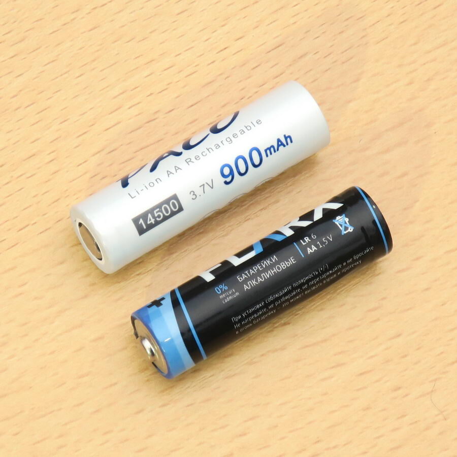 Li-ion аккумулятор и алкалиновая батарейка - одинаковые размеры, но разное напряжение