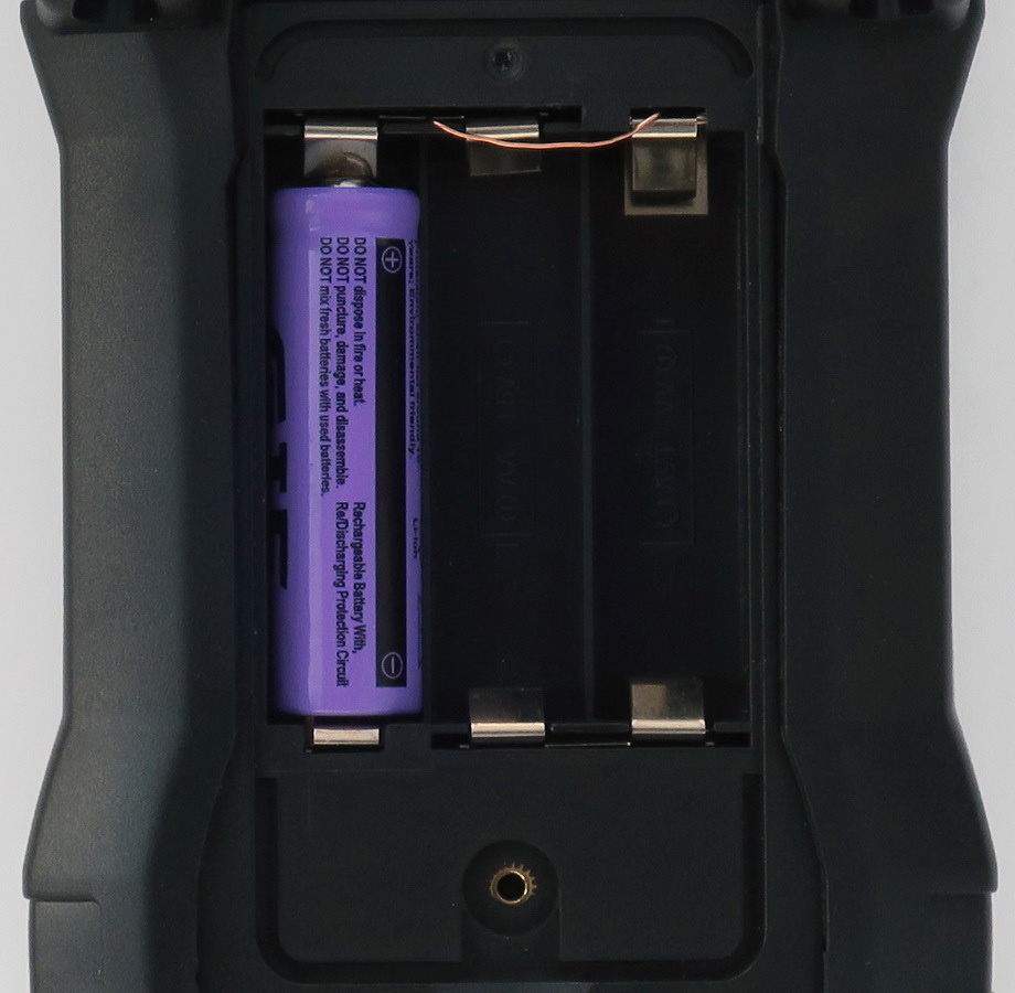 Замена трёх батареек в мультиметре на один литиевый аккумулятор