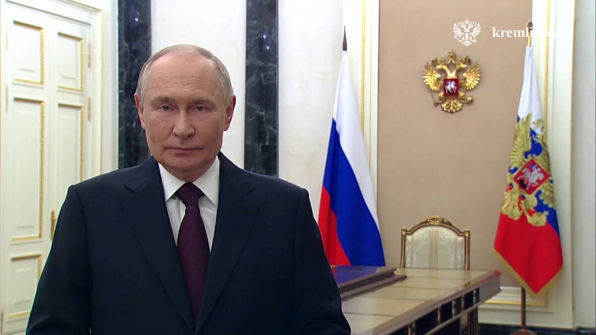    Владимир Путин поздравил правоохранителей с Днем сотрудника органов внутренних дел