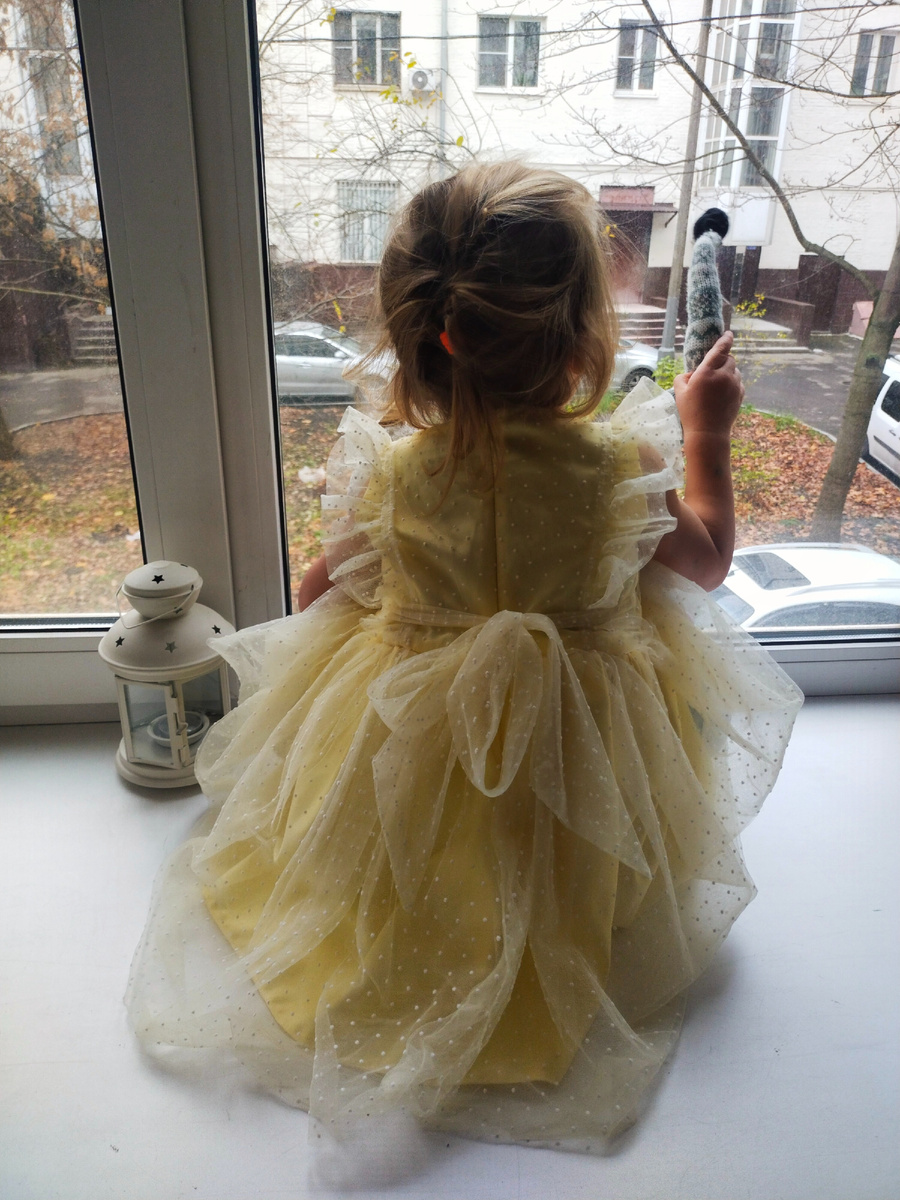 Хобби последних недель - надеть принцессино платье и делать ВСЁ 