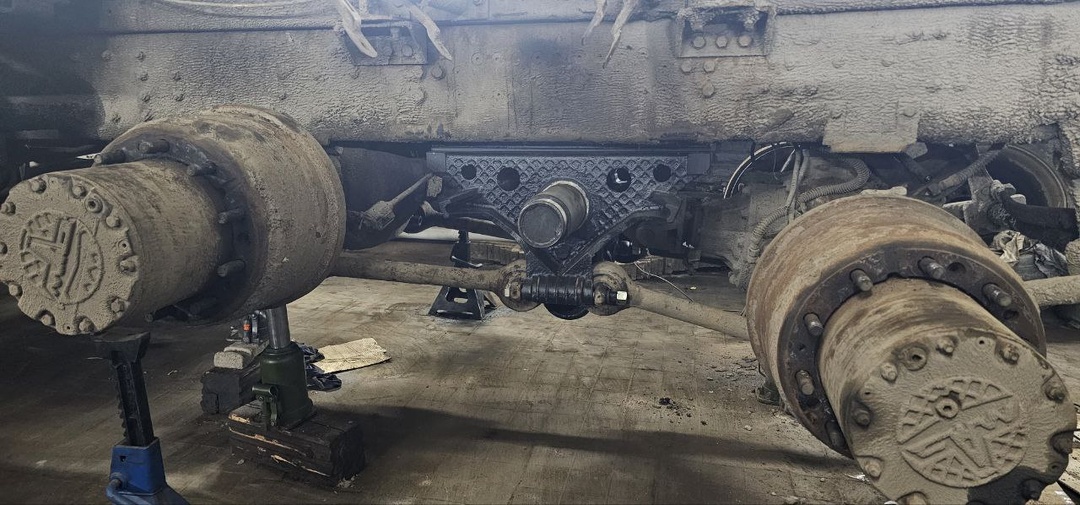 Капитальный ремонт задней тележки МАЗ: как мы заменили ось, латунные втулки и рессоры в Грузовом центре «Советский» (Вологда)