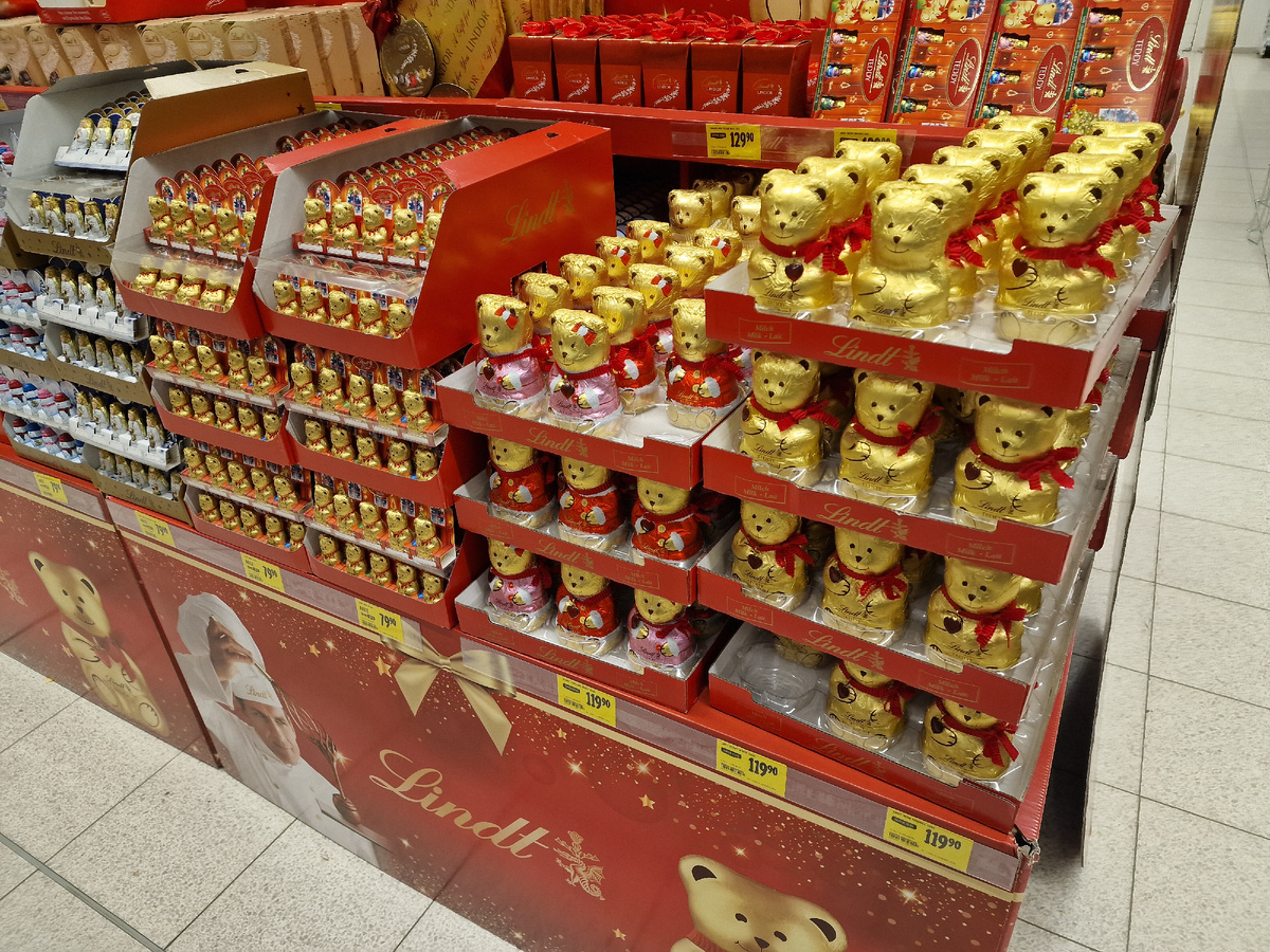 фото автора: мишки всячески, швейцарские. У вас их тоже продают?