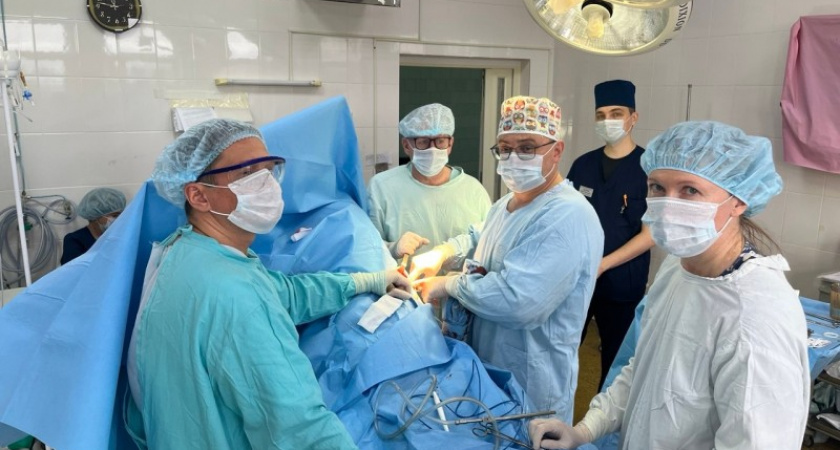    Врачи Коми республиканской клинической больницы внедрили инновационный для региона метод – полную реверсивную замену плечевого сустава