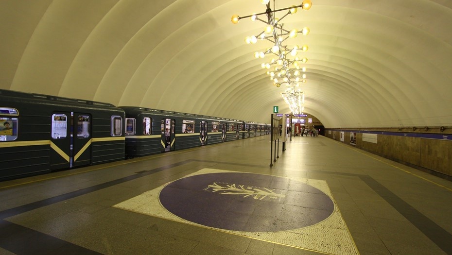 Автор фото: Евгений Иванов / "Деловой Петербург". Станция метро "Озерки" в Петербурге.