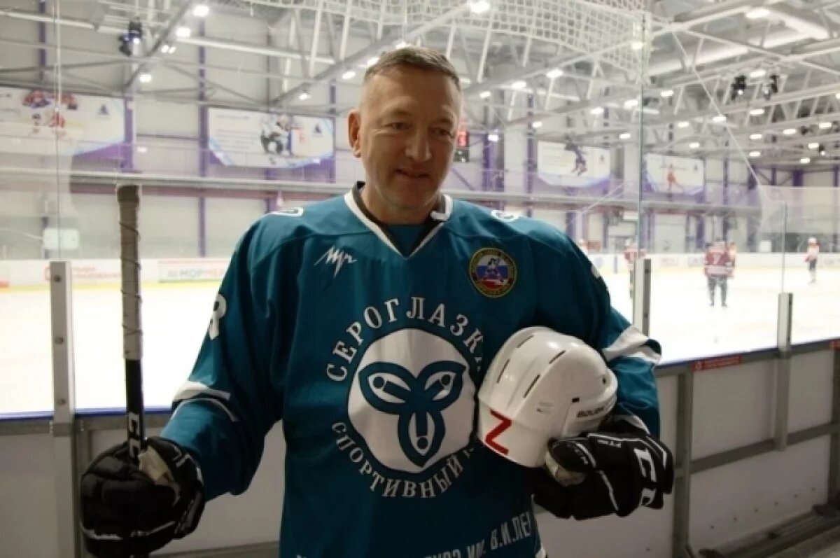    В составе ХК «Сероглазка» на лед вышел участник программы «Герои Камчатки»