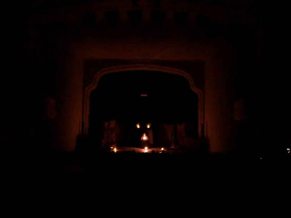    Спектакль приобрел особую, более напряженную атмосферу. Фото: театр «Полночь»