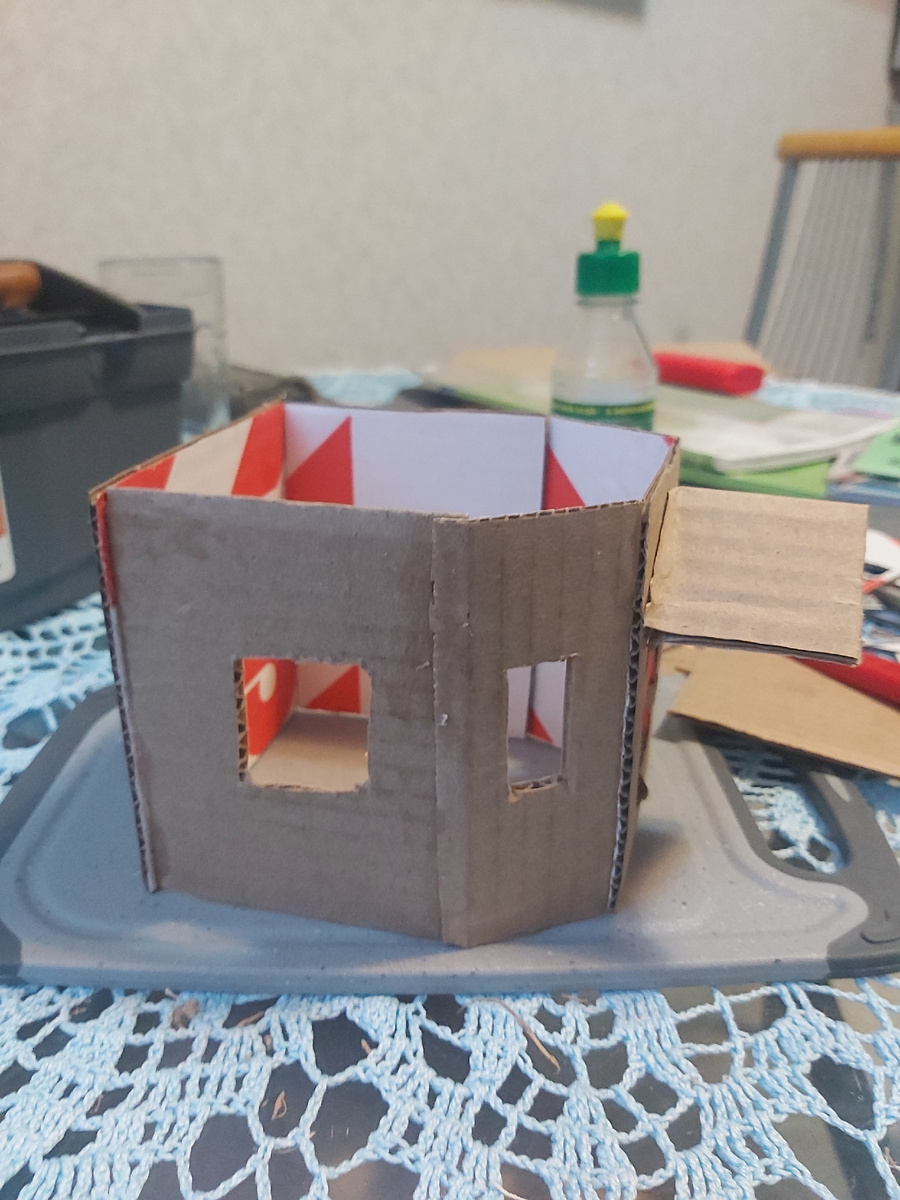 «Вот он, мой строительный материал!» — подумала я, представляя, как оживёт в этих стенах маленькая сказочная история.