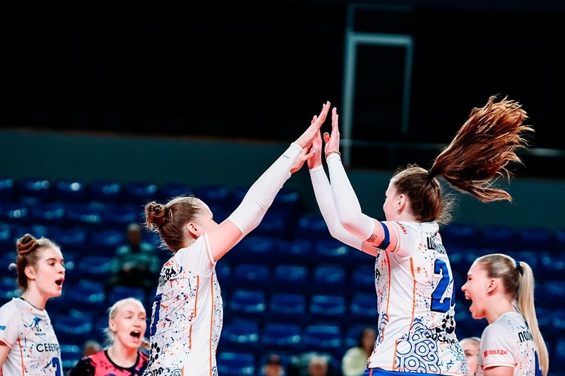    Команда выиграла все матчи в третьем туре чемпионата высшей лиги "А". В Калининграде череповчанки по два раза обыграли "Рязань-РГУ" и "Муром" из Владимирской области