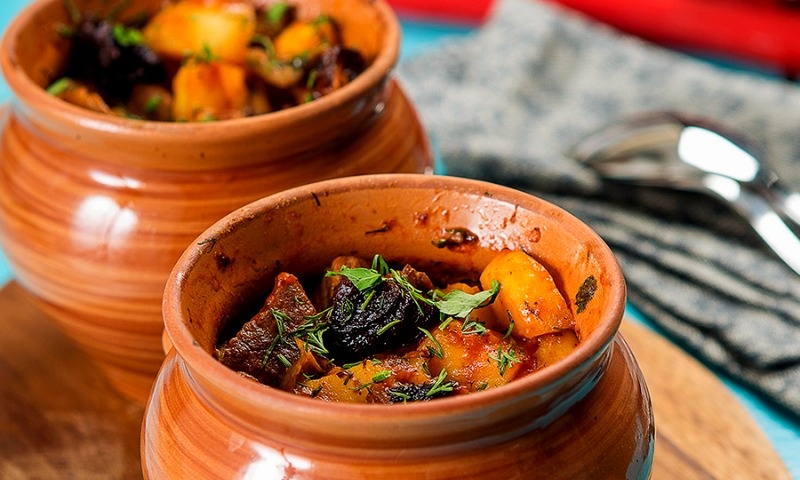 Жаркое в горшочках