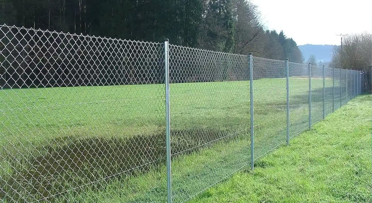 Забор из сетки рабицы