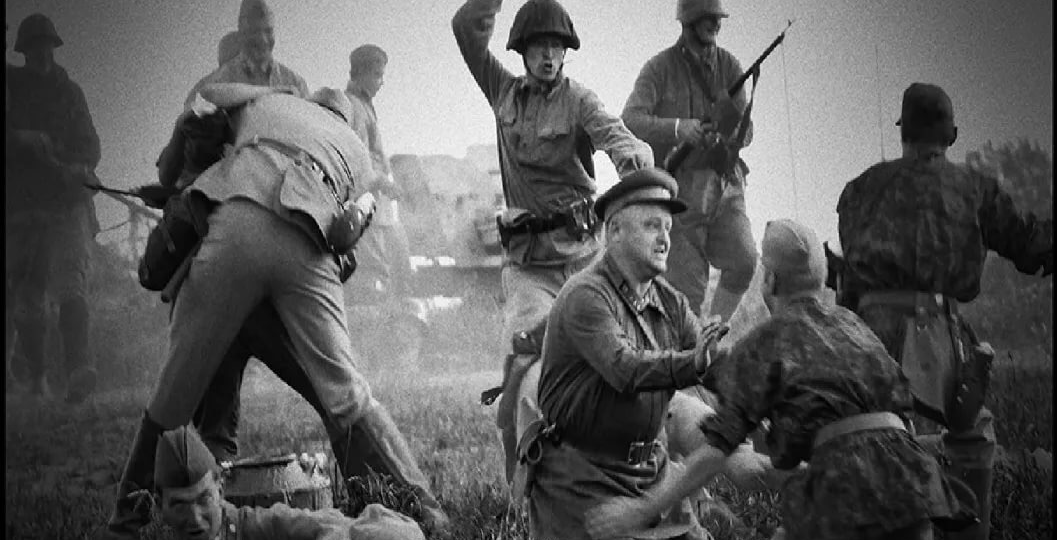 Окружив его батарею, немцы уже праздновали победу. Но их ждал сюрприз: рукопашная атака артиллеристов