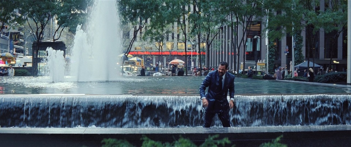 На грани отчаяния: Адам Сэндлер в безумной гонке по улицам Манхэттена, (источник: kinopoisk.ru)