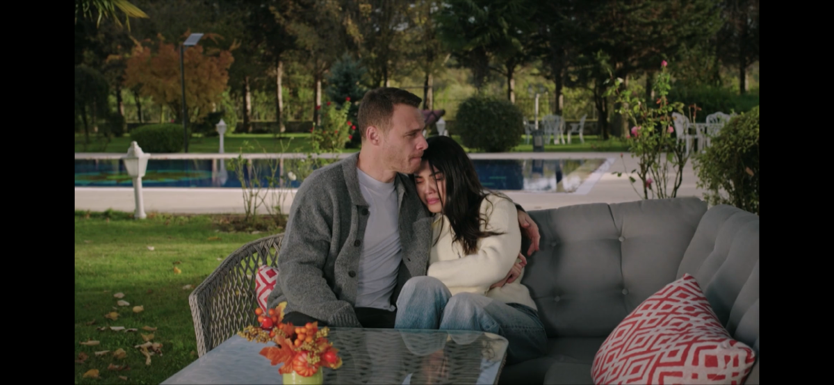 Стоп кадр из сериала «Сердцебиение»