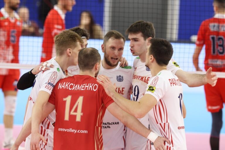    Волейболист «Оренбуржья» перекрасился в розовый цвет после победы команды в Ярославле Антон Пичурин