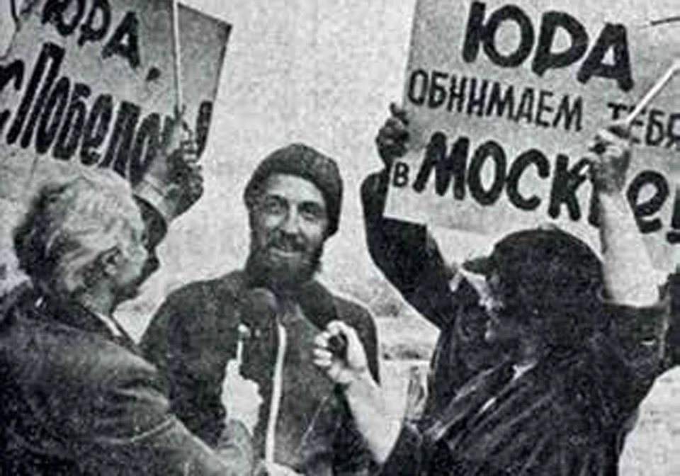 Источник: Комсомольская правда: «Юрий в Москве. Фото из книги Василия Пескова «Запечатленная тайна»