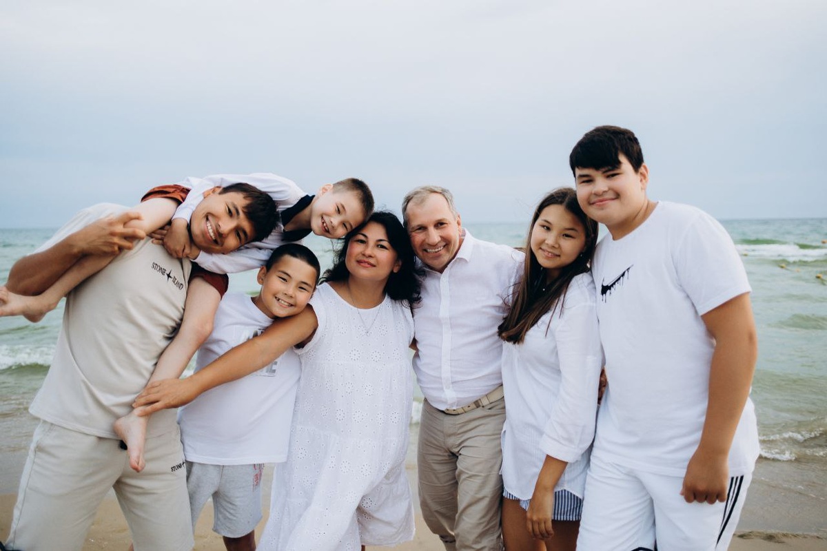 Семья Пуртовых из Салехарда. Фото предоставлено департаментом социальной защиты населения ЯНАО