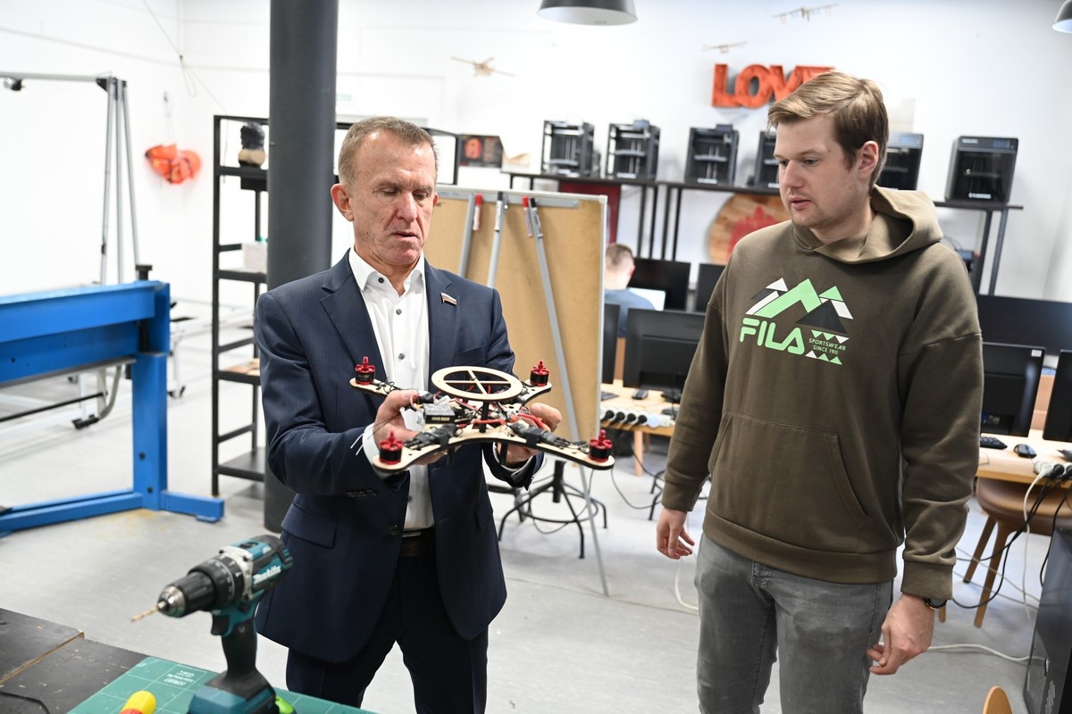 Владимир Кравченко на полигоне беспилотных авиасистем ФИТ ТГУ