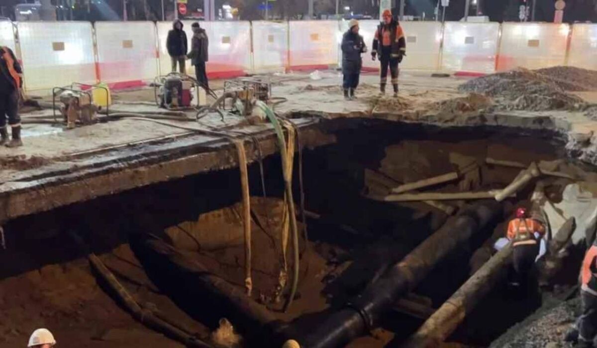     Работы на месте ЧП. Источник: spb.kp.ru Автор фото: Пресс-служба водоканала СПб