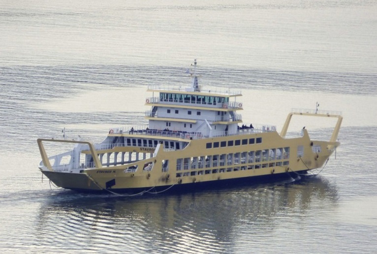 Вот такой тяни-толкай меняет названия своих бортов по несколько раз в день