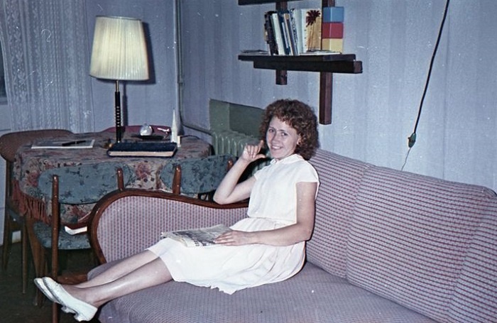 Почему в СССР при Сталине дома обувь не снимали, а при Хрущеве стали