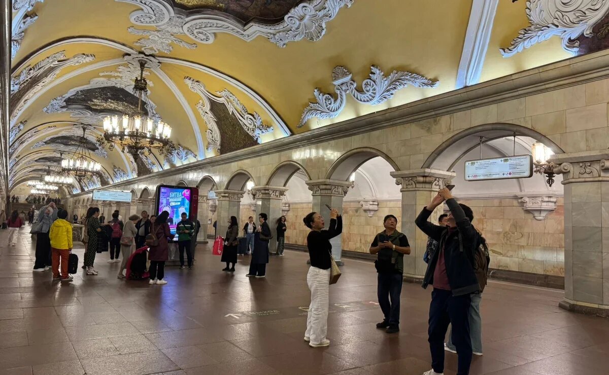    В Россию стало приезжать значительно меньше иностранцев. Особенно из Китая.