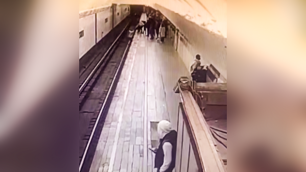     Фото: Кадр из видео   
 Текст: Вера Басилая