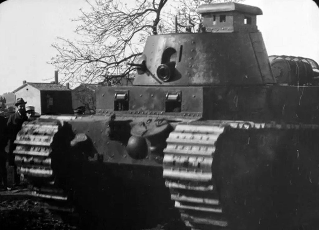 FCM 1A, первый танк с классической схемой боевого отделения.