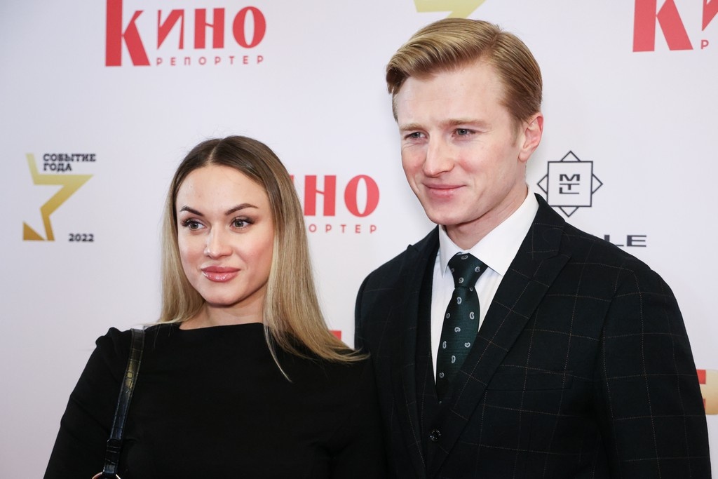    Фото © Сергей Карпухин / Агентство-партнер / ТАСС / Актер Вячеслав Чепурченко и его супруга Екатерина